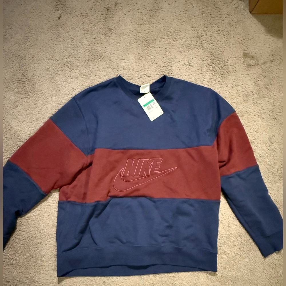 Nike Men's Blue and Maroon Crewneck Sweater